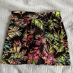 NEVER WORN, Black, tropical print skort, size 6